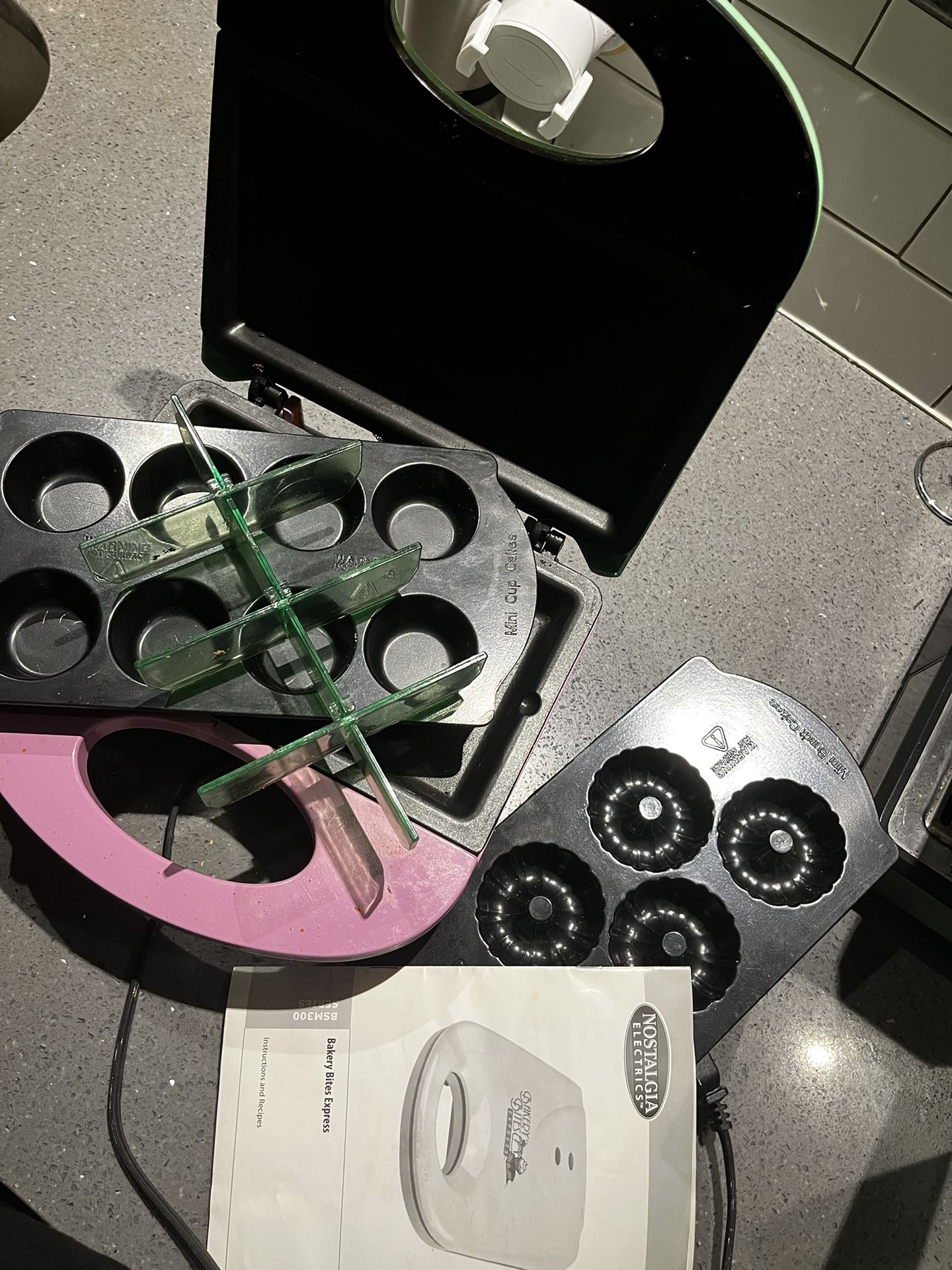 Nostalgia Electronic 4 In 1 Bakery Bites Express 