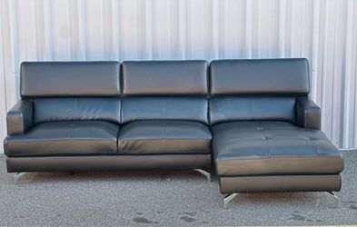 Sectional couch like new City furniture