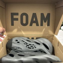 CARBON YEEZY FOAM RUNNERS SIZE 11