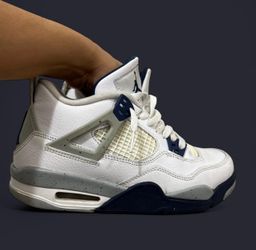 Midnight navy Jordan 4