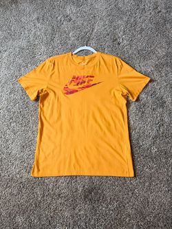 Nike Shirt: Men Medium