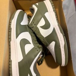 DUNKS LOW (OLIVE GREEN) SIZE 7.5