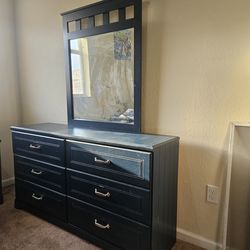 Leo Blue Dresser
