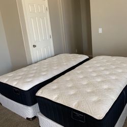 1 TWIN XL STEARNS AND FOSTER MATTRESS AND FREE BOX SPRINGS 