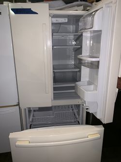 Whirlpool 33in. French doors refrigerator working perfectly with 4 months warranty