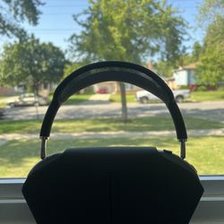 Opened Airpod Maxes