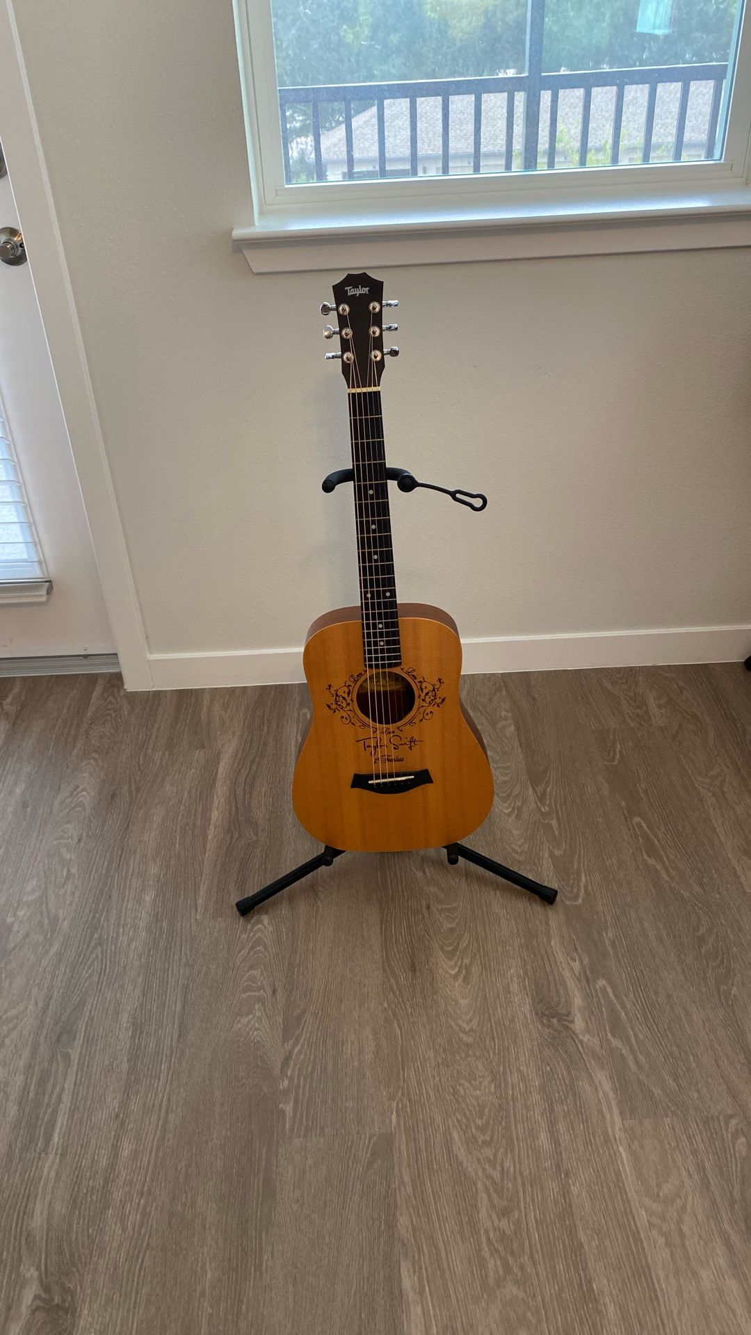 Taylor - Taylor Swift Baby Acoustic Guitar
