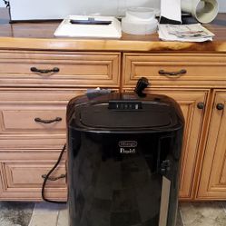 DeLonghi Pinguino Black 14,000 BTU Portable Air Conditioner (Lightly Used)