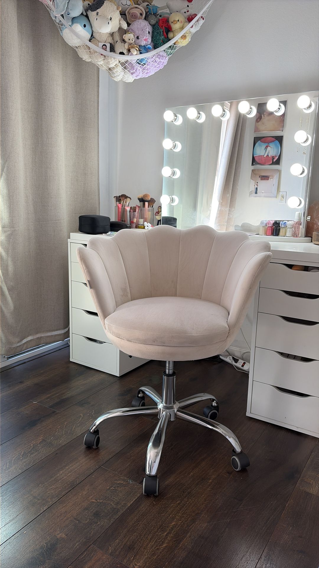 Vanity/desk chair