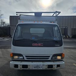 2005 Gmc/Chevy 4x2 W Series 68 BOX TRUCK