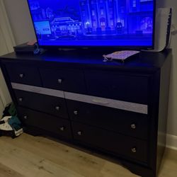 Queen Size 6 Piece Black Bedroom Set