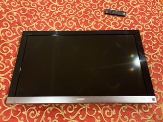 Medium/Large Sony TV with remote