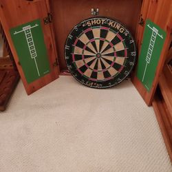 MILLER DART BOARD CABINET WITH DART BOARD LIKE NEW CONDITION 