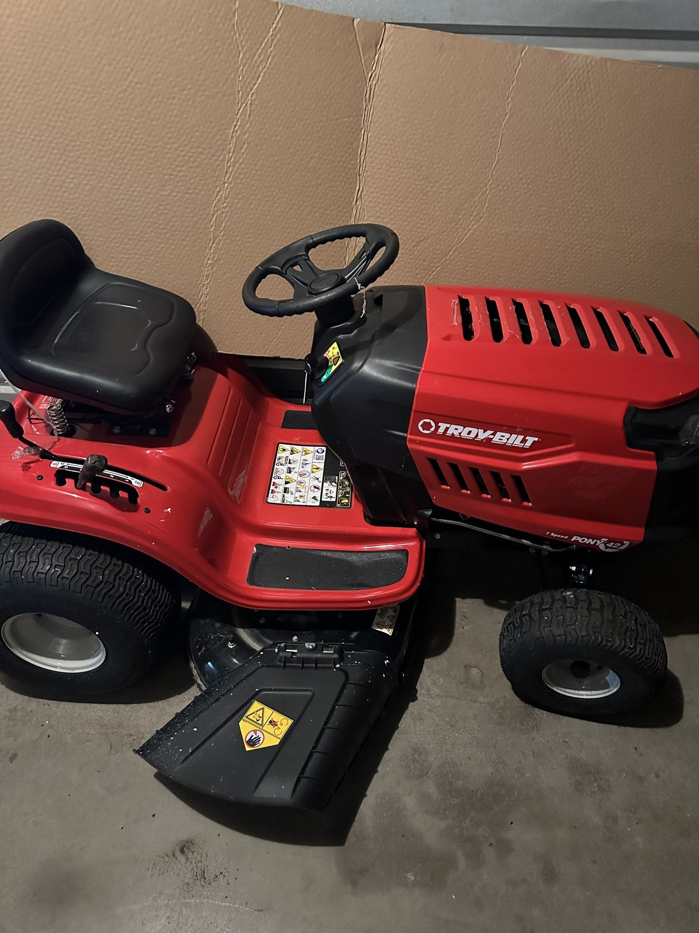 Troy Built Riding Mower 42in 15.5HP