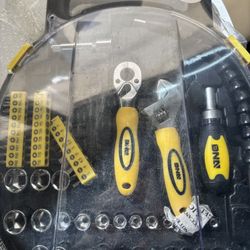 DNA Motoring 64 Piece Tool Kit 