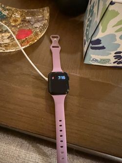 Apple Watch 40 mm SE. Newest Model