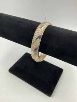 10KT TRI-COLOR GOLD 7” OMEGA LINK 10.75MM BRACELET 17.2GR