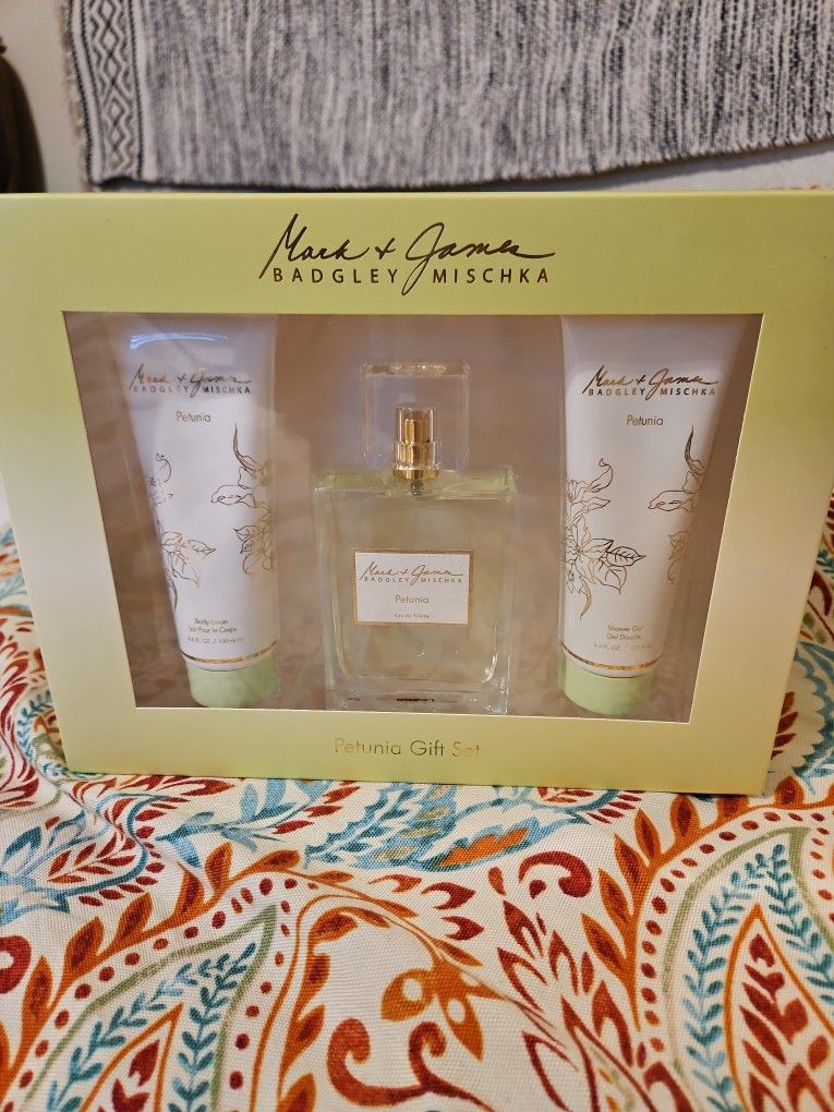 Mark And James Badgley Mischka Dahlia Perfume Mark And James