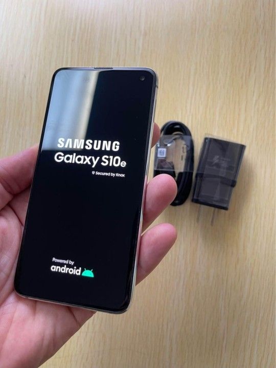 Samsung Galaxy S10e, 128GB, Factory Unlocked, Excellent Condition. Like New