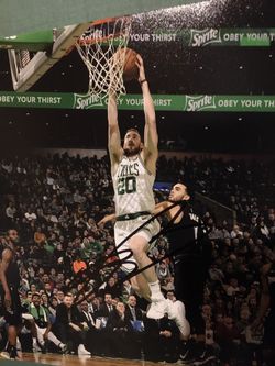 Gordon Hayward Autographed 8x10 Photo with COA