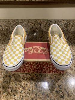 Like New Yellow Vans Size 6 Mens -7.5 Woman 