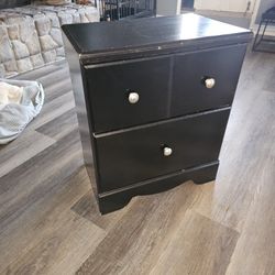 2 Matching Bedside Dressers