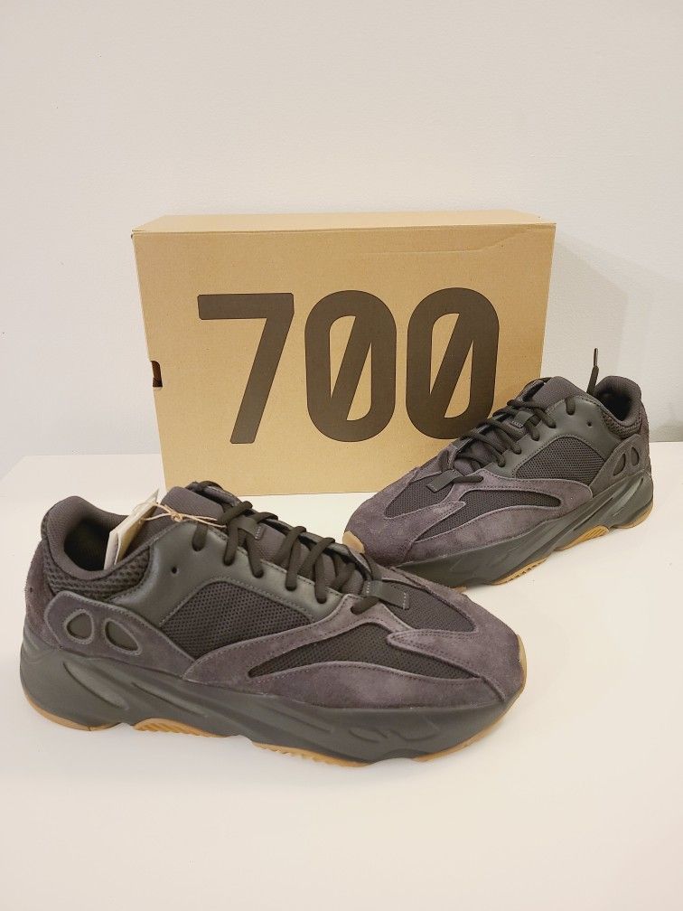 🔥💦 Size 13.5 - Yeezy Boost 700 Utility Black 💦🔥