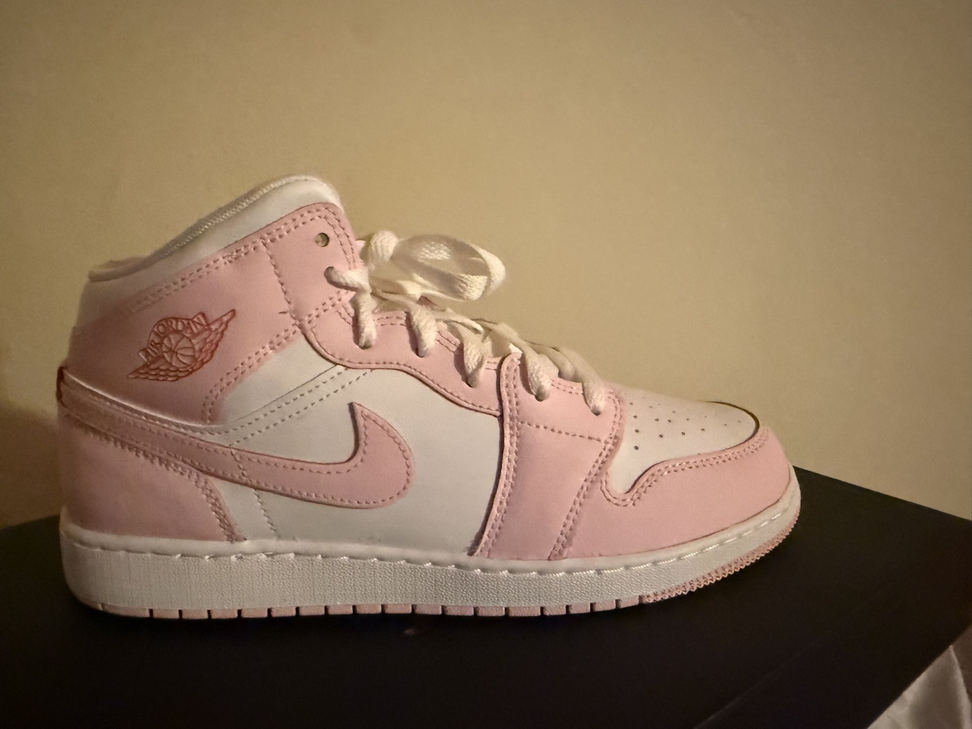 pink nike shoes