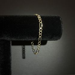 10k Gold Figaro Bracelet 