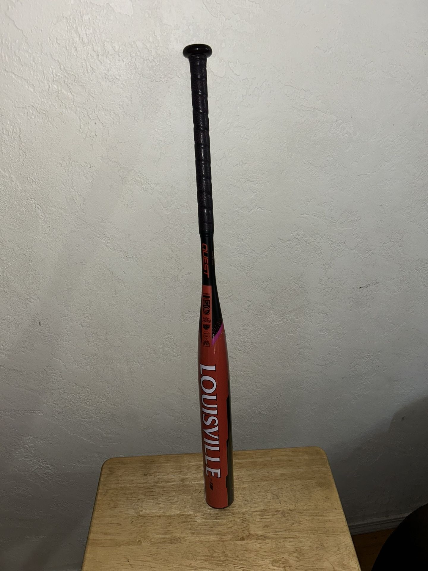 BRAND NEW LOUISVILLE QUEST SOFTBALL BAT 31” -12 CHECK OUT MY PROFILE FOR MORE GREAT ITEMS