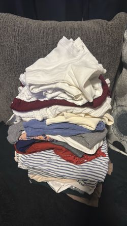 Blusas size small son 22 piezas por $10
