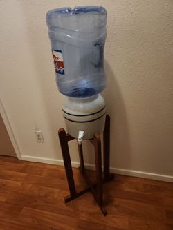 Ceramic Water Dispenser, and Stand  Located In SW Austin Off Brodie Ln 78745