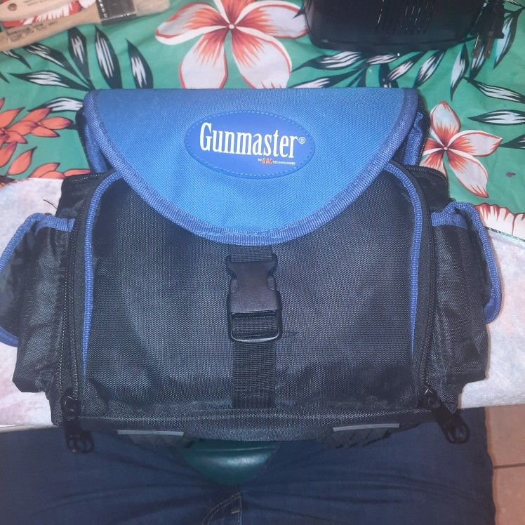Gunmaster Gun Cleaning Kit. 17 Pieces. With Shoulder Strap.