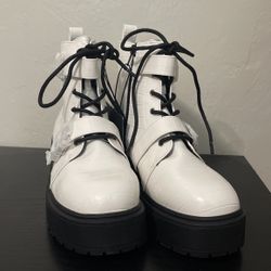 Booties, new, never worn, brand forever 21.. Shoes.