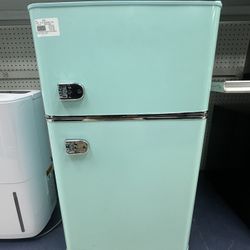 Insignia Mini Fridge 