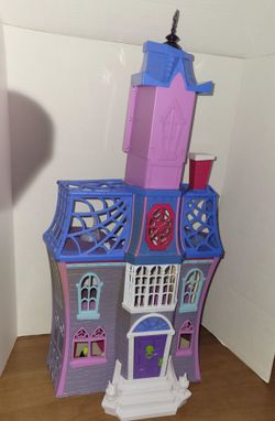 Disney Jr. Vampirina Scare B&B Doll Play House Mansion Castle Playset House Only