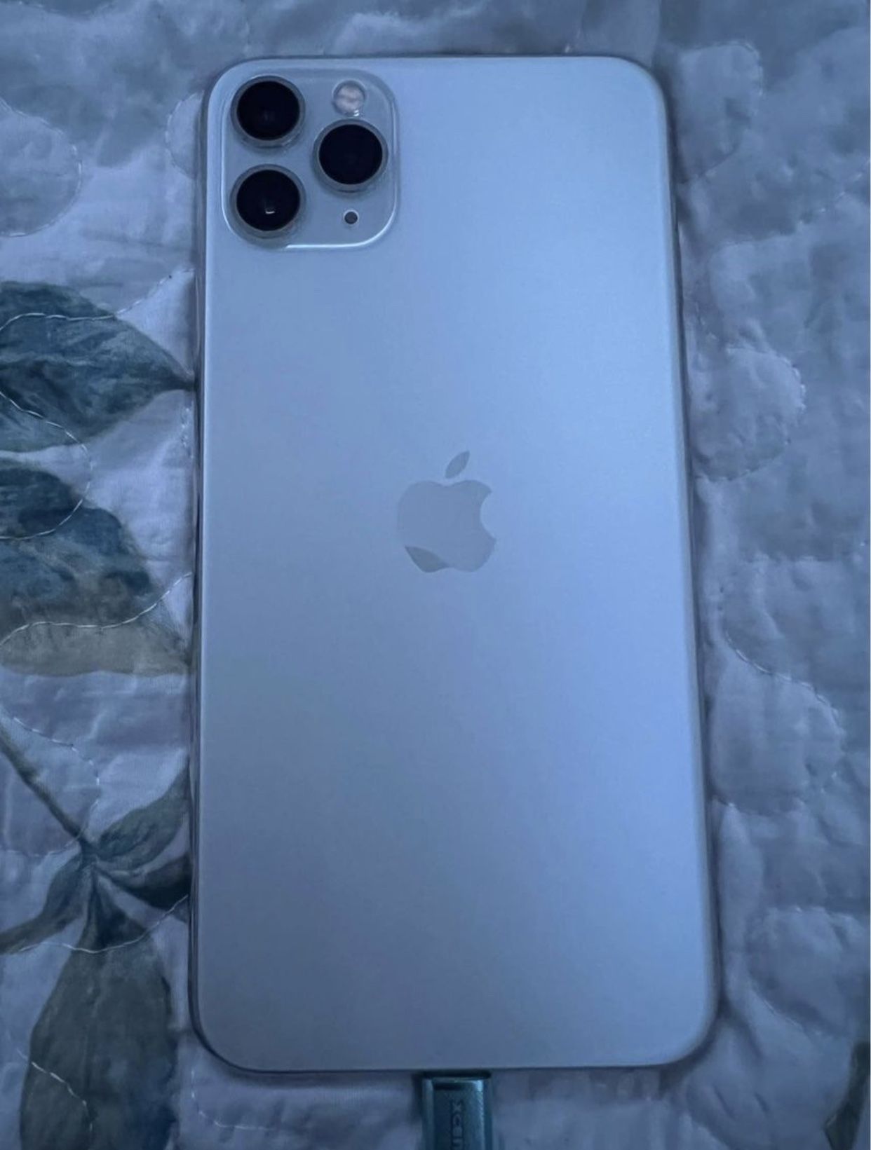 iPhone 11 Pro Max (Like New)