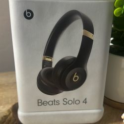Beats Solo 4 Headphones 