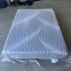 Full Size Bed With Bed Frame 