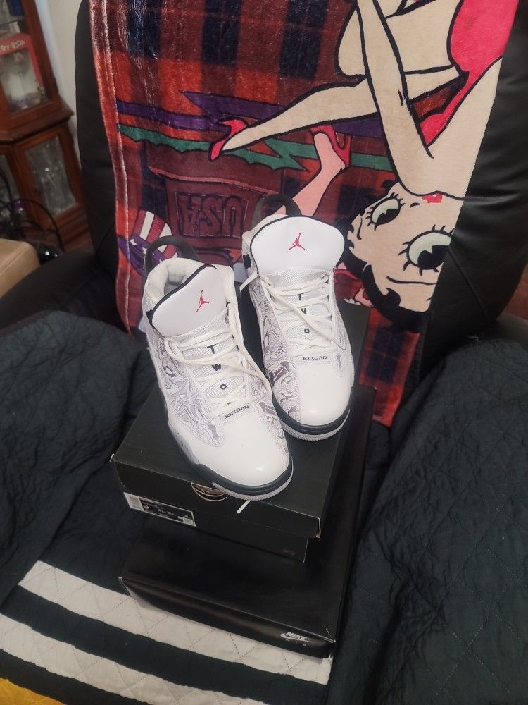 JORDAN'S 23's SIZE 9
