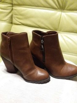 Ladie's boots