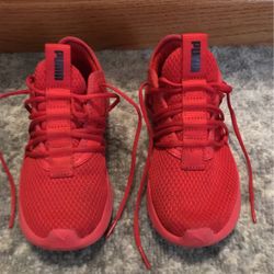 Nice ! Like New: PUMA Kids Sneakers 