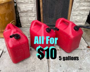 $10 For All Gas cans ⛽️ 5 gallons 3 of them