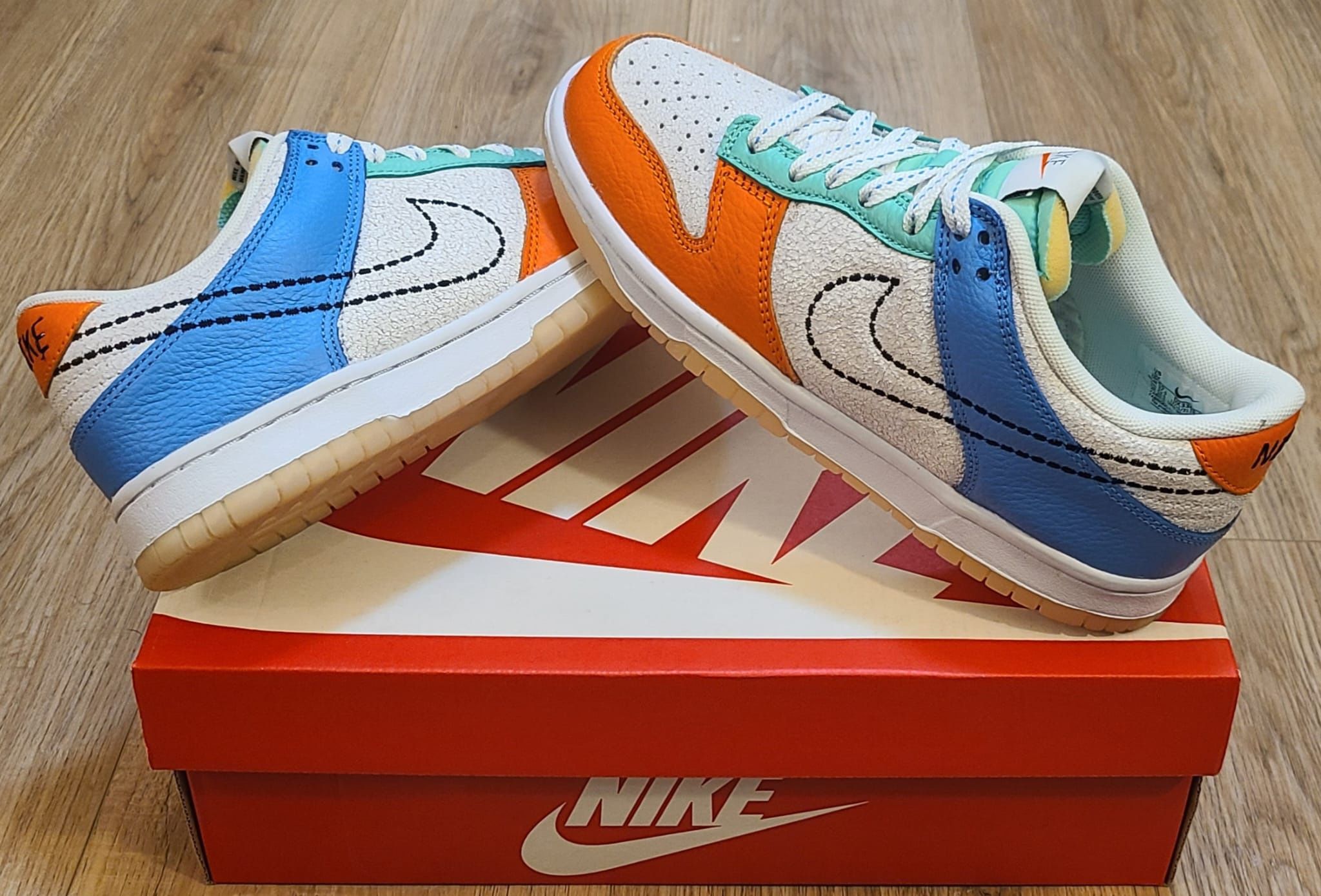 Nike Dunk Low Size 7y Youths / Fits Size 8.5 For Women