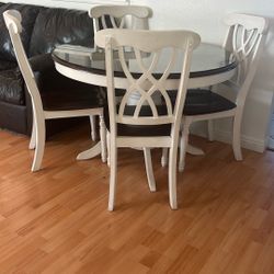 $100 Table With Glass Top (can Be Taken Off)