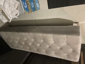 Gray bench Tufted 