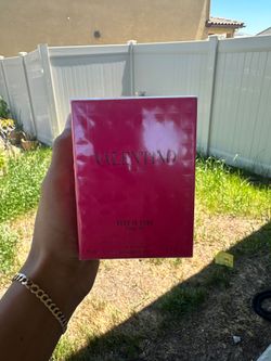 Valentino perfume
