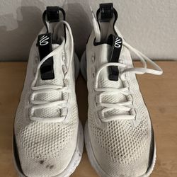 Curry Flow 8 Under Armour Size 8.5