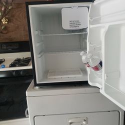 mini Refrigerator  Good conditions 