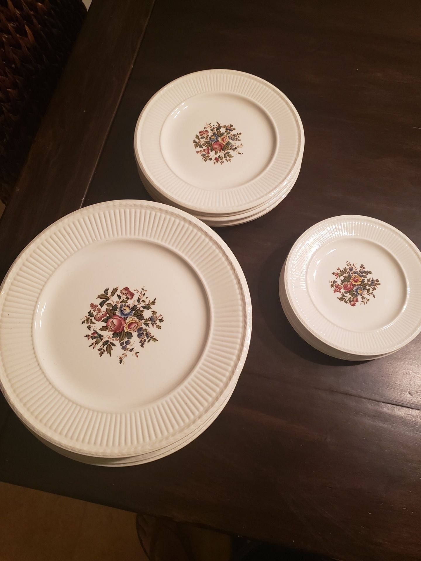 18 Wedgwood Conway Edme China Plates